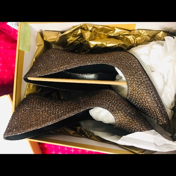 Michael Kors Glam Pumps - Picture 3 of 3